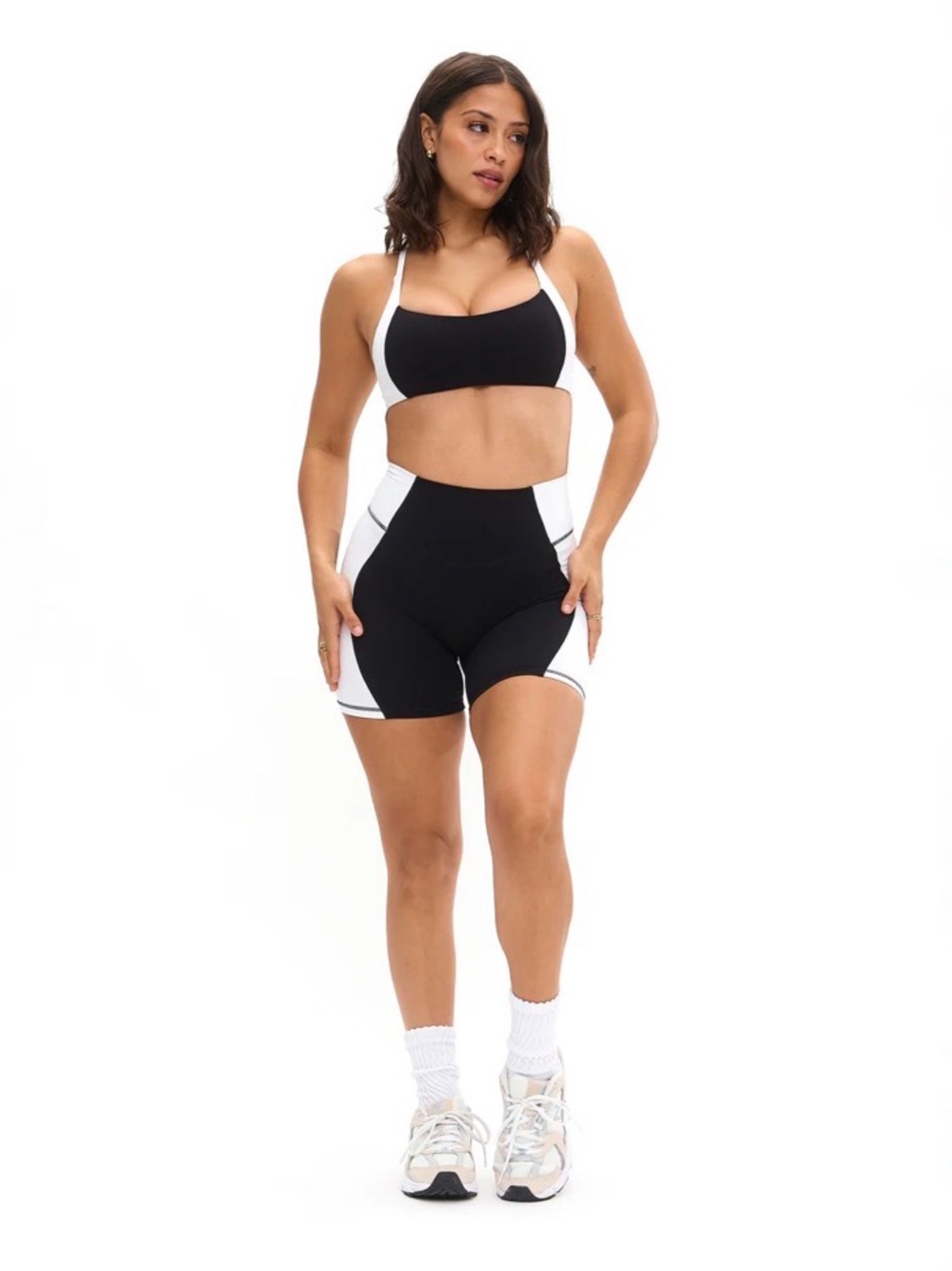 Aurora Sports Bra
Onyx Black and White Size Medium
